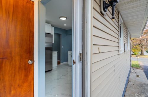 131 Bernard Ave, Edison NJ 08837-3036 exterior