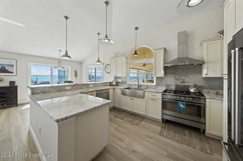 3010 Newfound Harbor Dr, Merritt Island FL 32952-2624 exterior