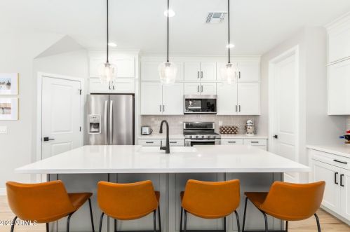 25818 20 Ln, Phoenix AZ 85085-1714 exterior