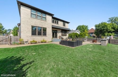 111 Clinton Ave, Elmhurst IL 60126-2906 exterior