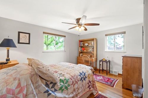 1236 Pinewood Dr, Pittsburgh PA 15243-1812 exterior