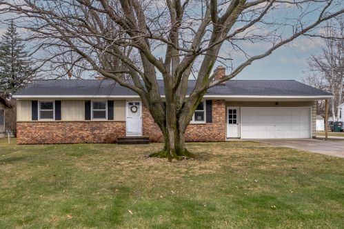 675 72nd St, Grand Rapids, MI 49548-7385