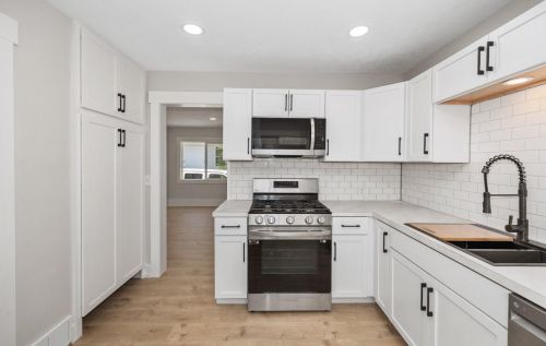 902 Kampenga Ave, Meskegon MI 49442 exterior