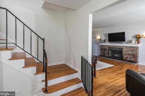 88 Mountainview Rd, Trenton, NJ 08628-1806