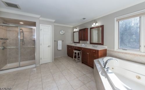 6 Cornell Dr, Dover NJ 07869-3537 exterior