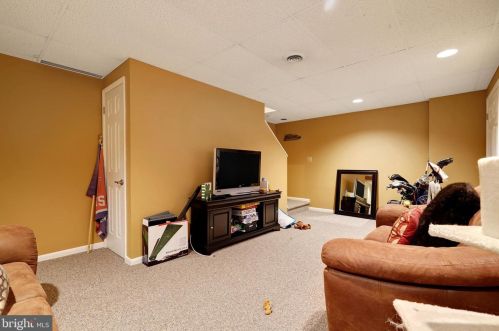 18 Stafford Ct, Trenton NJ 08690-3318 exterior