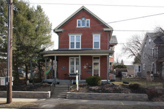 537 Main St, Hummelstown, PA 17036-1813