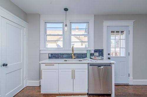 91 Wilber St, Springfield MA 01104-2527 exterior