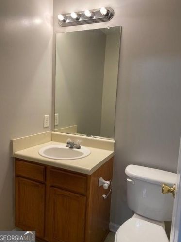 5626 Strathmoor Manor Cir, Lithonia GA  30058-2633 exterior