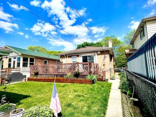 10030 Campbell Ave, Chicago IL 60655-1064 exterior