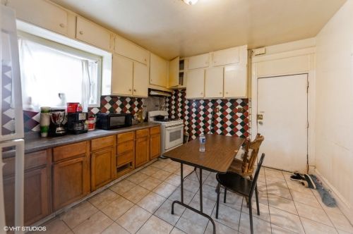 615 May St, Waukegan IL 60085-7449 exterior