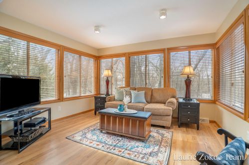 4323 Vly Side Ct, Grand Rapids MI 49525-9690 exterior