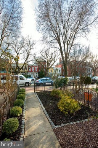 418 Capitol St, Washington DC  20003-4012 exterior