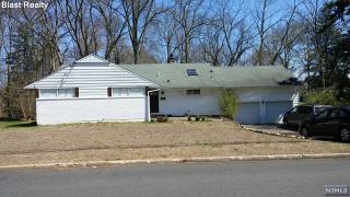 232 Saddlewood Dr, Hillsdale NJ  07642-1367 exterior