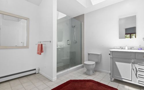 2 Furth Rd, Valley Stream NY 11581-2531 exterior