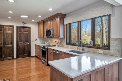 1 Roc Etam Rd, Parsippany NJ 07834-9633 exterior