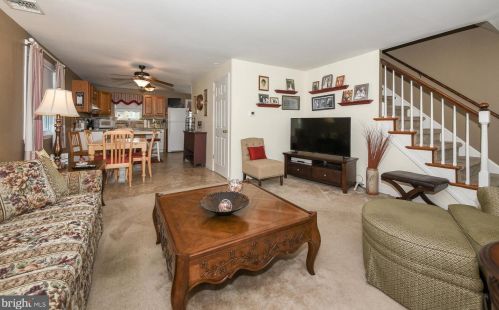 334 Kalmia St, Warminster PA 18974-4727 exterior