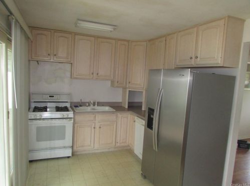 26 Marwood Dr, Poughkeepsie, NY 12601-5557