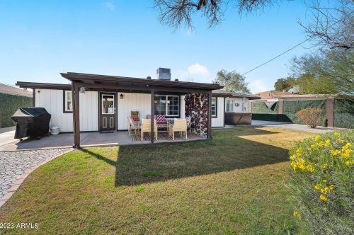 2152 Clarendon Ave, Phoenix AZ 85033-4120 exterior