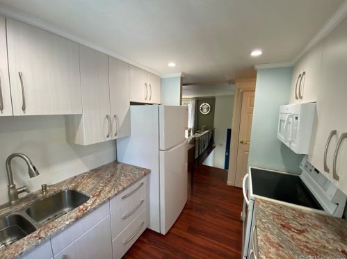 46 Wall St, Wallingford CT 06492-4708 exterior