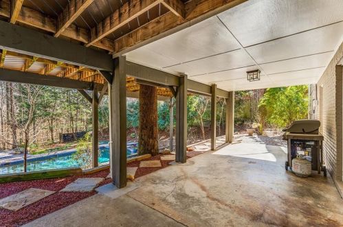 1129 Mason Wood Dr, Atlanta GA 30329-3803 exterior