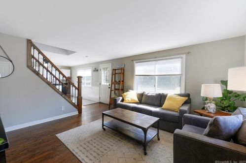 34 Lakeside Rd, Milford, CT 06460-4508