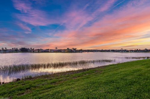 2090 Grv Dr, Naples FL 34120-1422 exterior