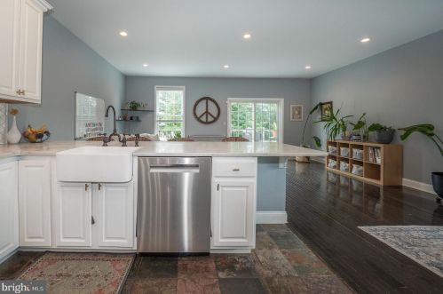 328 Lemonte St, Philadelphia PA 19128-4520 exterior