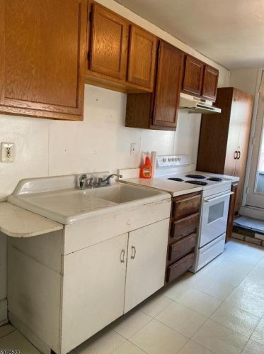 225 Main St, Bound Brk, NJ 08805-1837