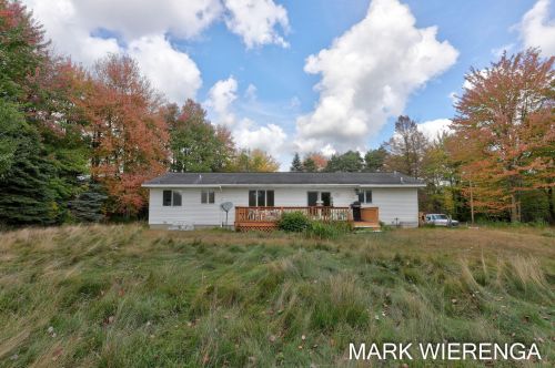 431 Mt Garfield Rd, Meskegon MI 49441-6000 exterior