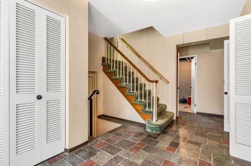 699 Fruithurst Dr, Pittsburgh PA 15228-2534 exterior