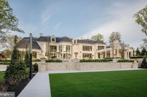 6431 Georgetown Pike, Mc Lean VA 22101-2212 exterior