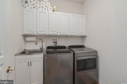 3 Falcon Ct, Trenton NJ 08690-2466 exterior