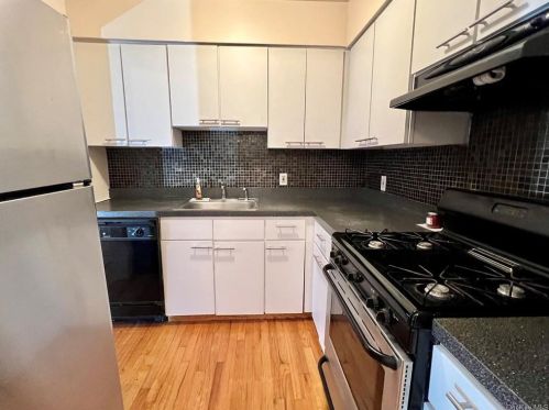 3 Ruth Ct, Middletown NY 10940-5328 exterior