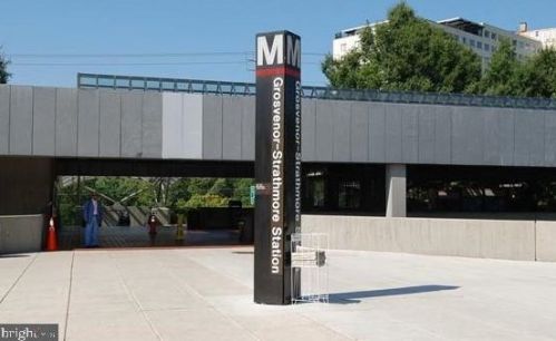 10201 Grosvenor Pl, Rockville MD  20852-4600 exterior