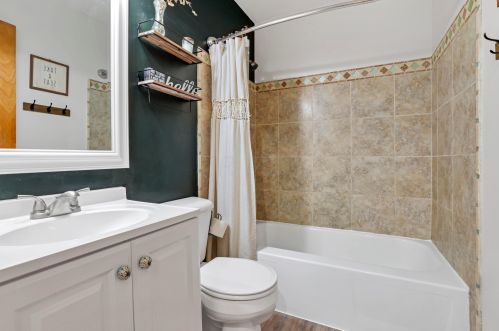 1064 Kelly Dr, Hebron OH 43025-9505 exterior