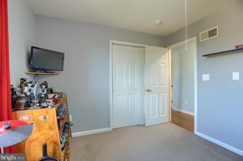 107 Doreen Dr, Hummelstown PA 17036-2725 exterior