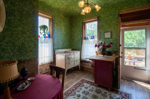 2735 State St, Milwaukee WI 53208-3549 exterior