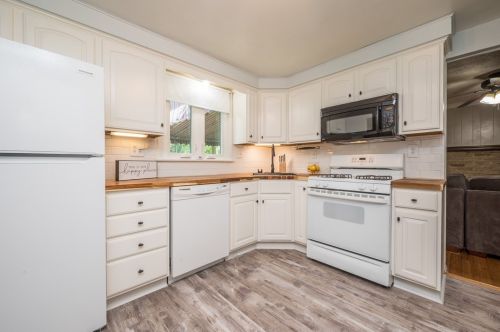 564 Sunset Dr, Pittsburgh PA  15228-2550 exterior