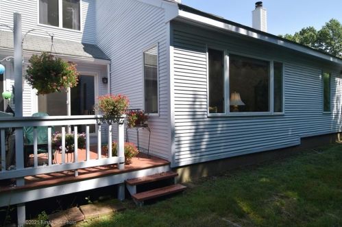 90 Nipmuc Trl, Providence, RI 02904-7754