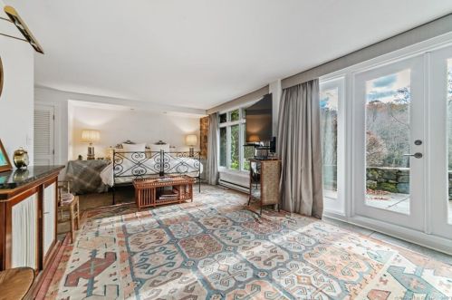 76 Davenport Rd, Roxbury CT 06783-1000 exterior