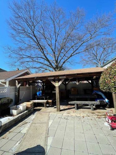 108 Chester St, Valley Stream NY  11580-4213 exterior