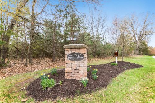 1758 Starr View Ln, Middlevle, MI 49333-8061