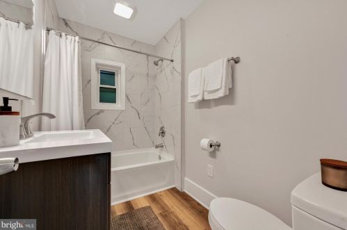 704 Walnut St, Lancaster PA  17602-2435 exterior