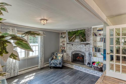 448 8th St, Bohemia NY  11716-1332 exterior