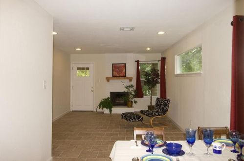 2401 Burleson Ct, Austin TX  78741-5603 exterior