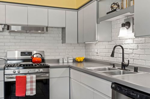 7919 57, Milwaukee WI 53218-5604 exterior