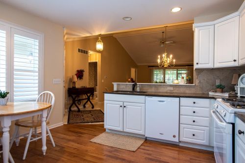 2242 Meadowglen Dr, Grand Rapids MI 49505-6302 exterior