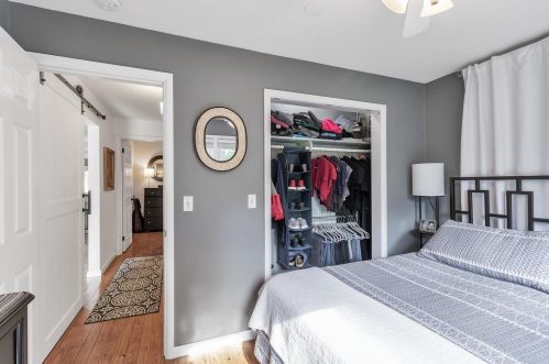 8125 Lk Wood Dr, Kalamazoo MI 49002-4338 exterior