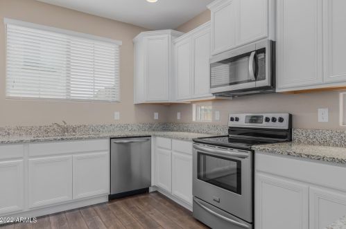 1943 77th Gln, Phoenix, AZ 85035-5061